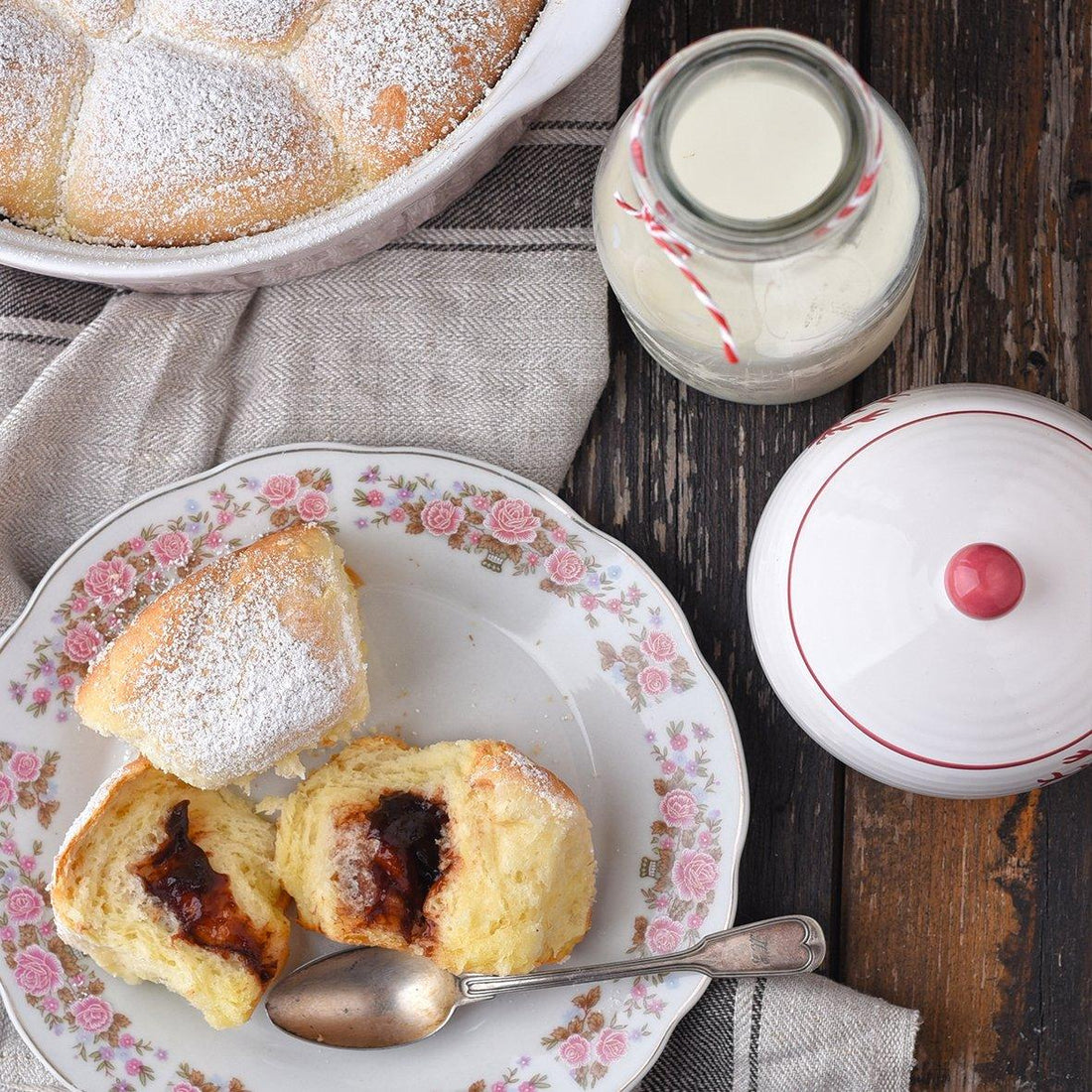 Weihnachtliche Rohrnudel mit Kirsche Apfel Spekulatius Füllung - Marmeladenherz